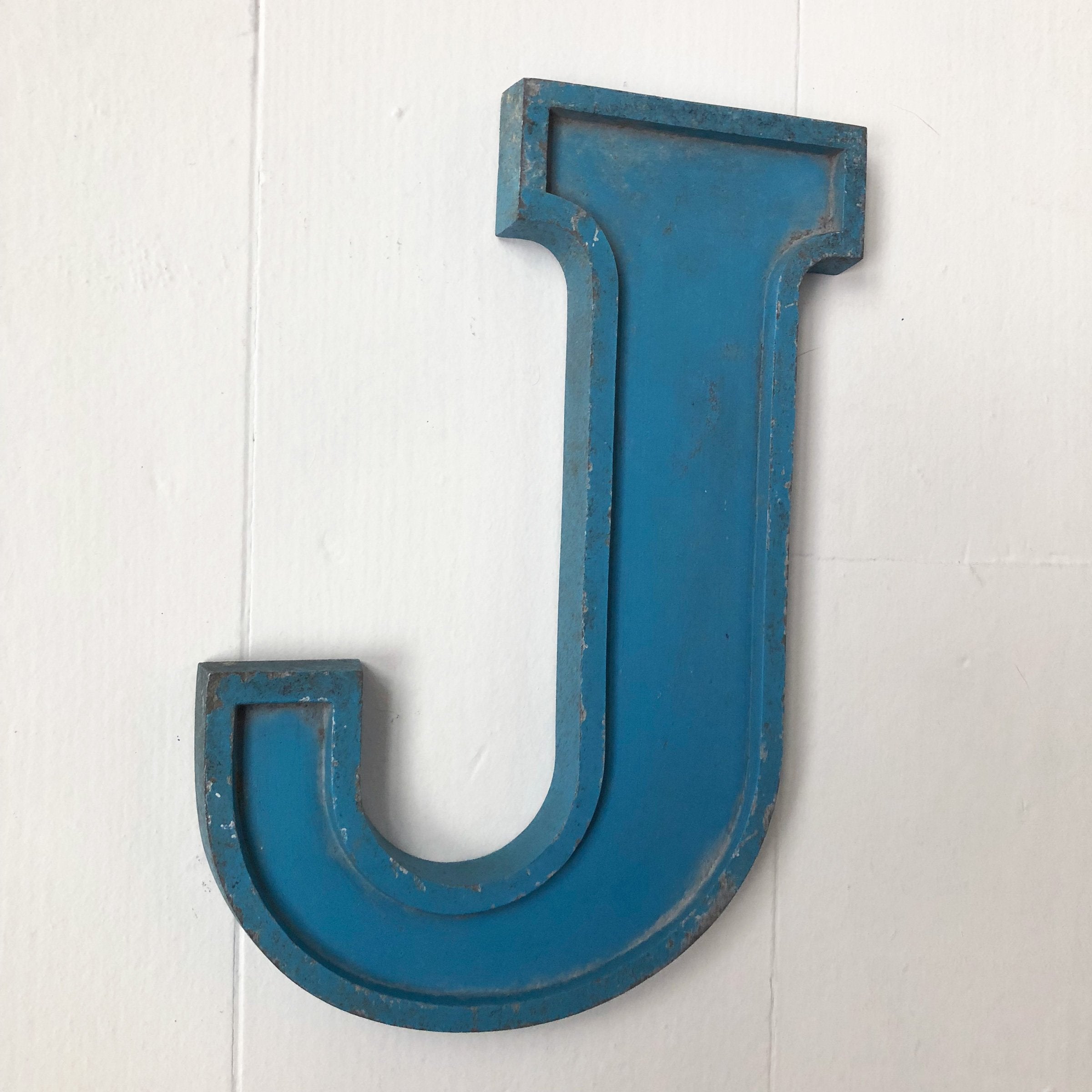 Medium Letter Metal