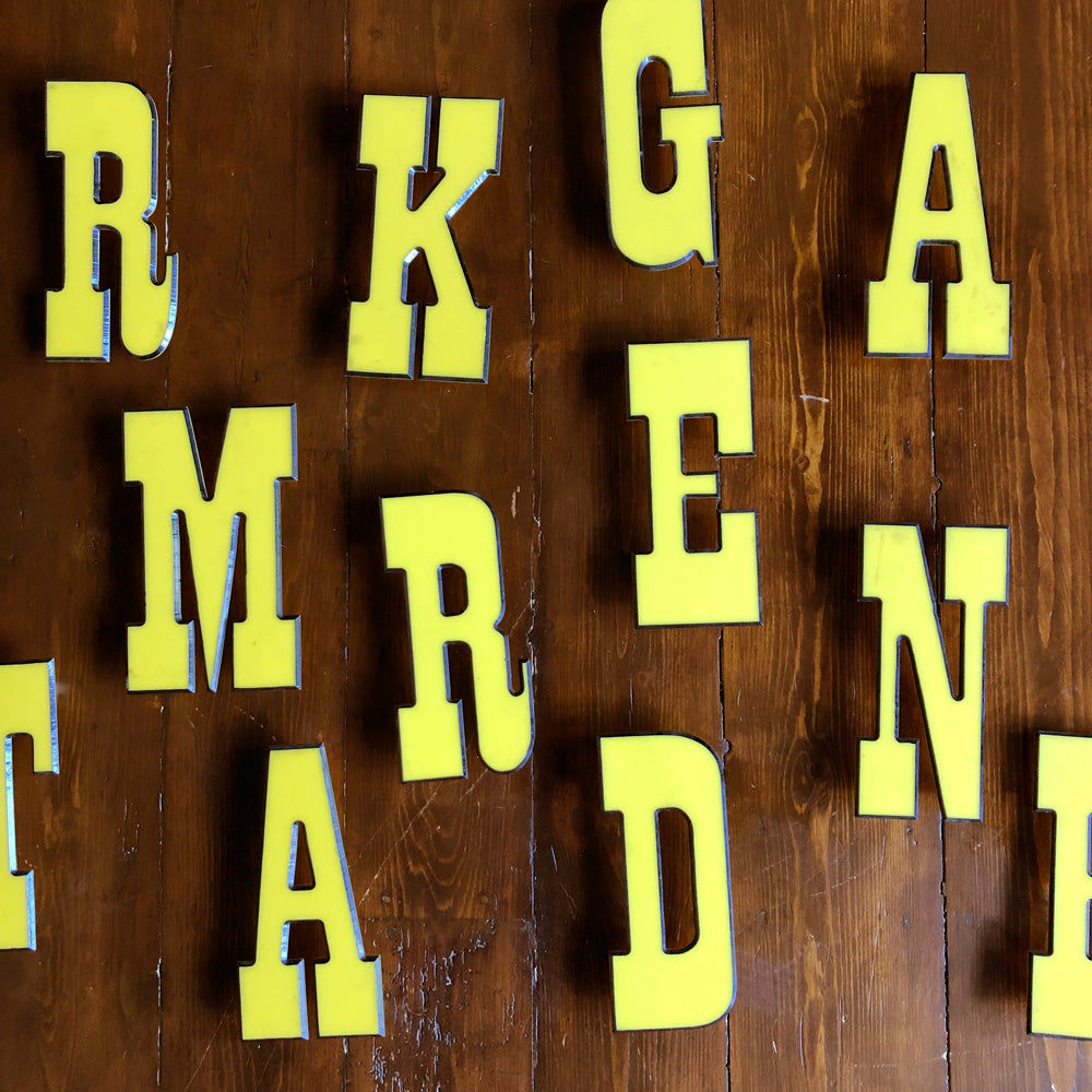 G - Medium Shop Sign Letter